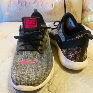 Nike Women’s Flex Trainer 9 Gray and Pink Floral athletic Shoes sneakers 9.5